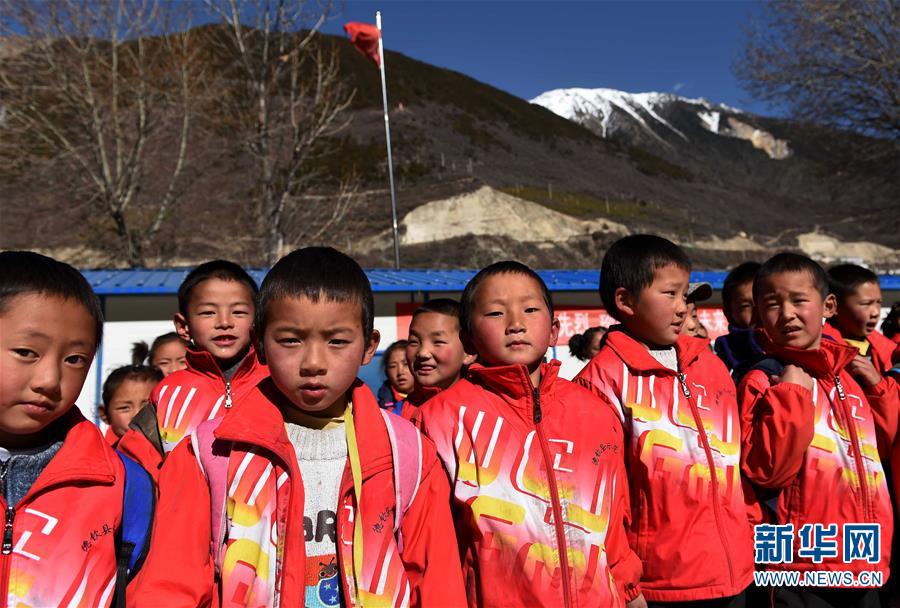 云南德欽藏族三胞胎兄弟的生活與夢想