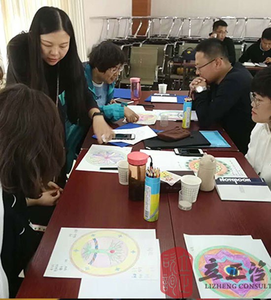 培訓(xùn)快訊培訓(xùn)時間：4月17-19日培訓(xùn)地點(diǎn):隴鑫山莊培訓(xùn)單位:**西北研究院培訓(xùn)課程:內(nèi)訓(xùn)+拓展培訓(xùn)人數(shù)：38人