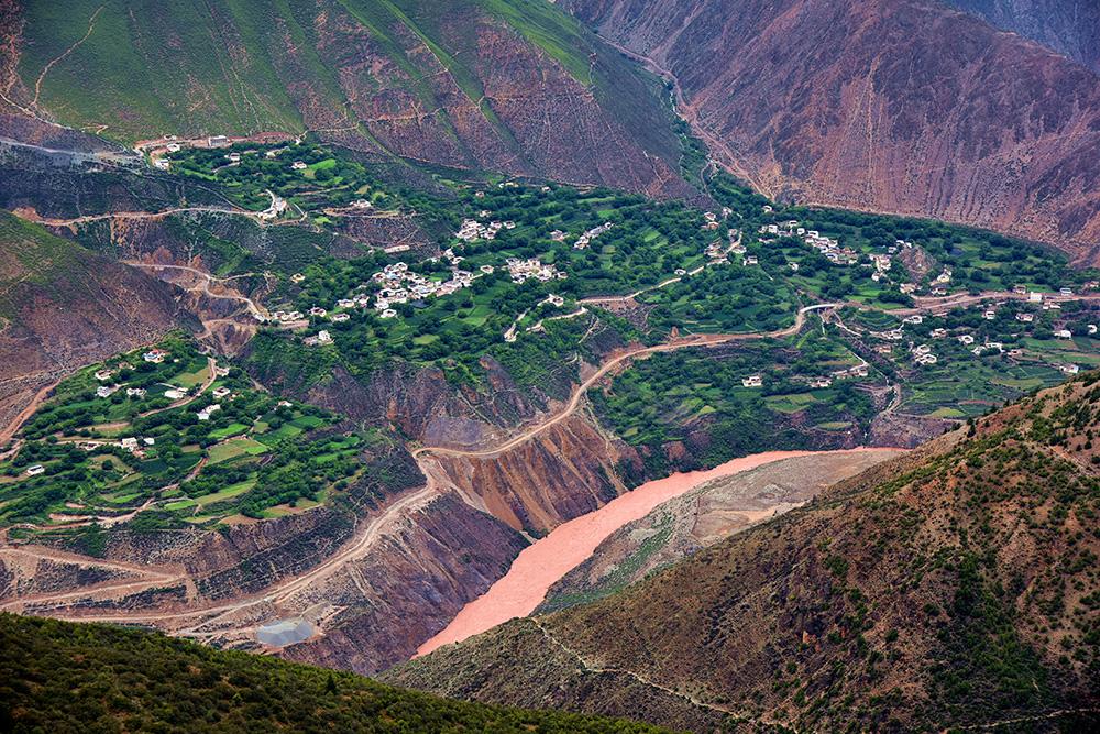 德欽境內(nèi)的瀾滄江流域。張國(guó)華　攝DSC_2949_.jpg