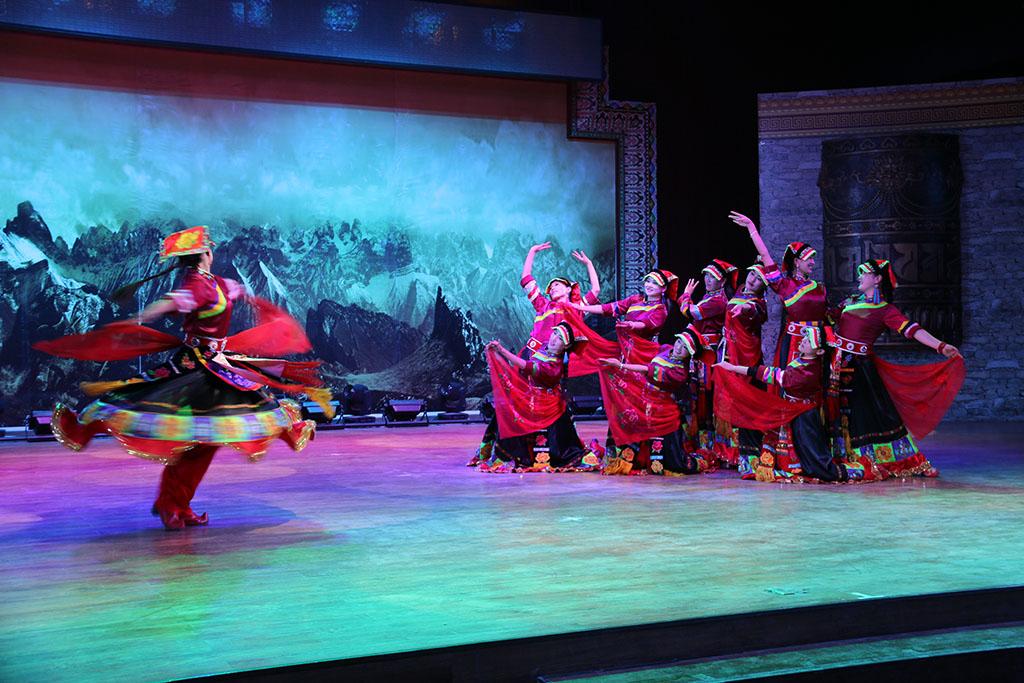 卓尼縣五彩藏族風情演藝公司.jpg